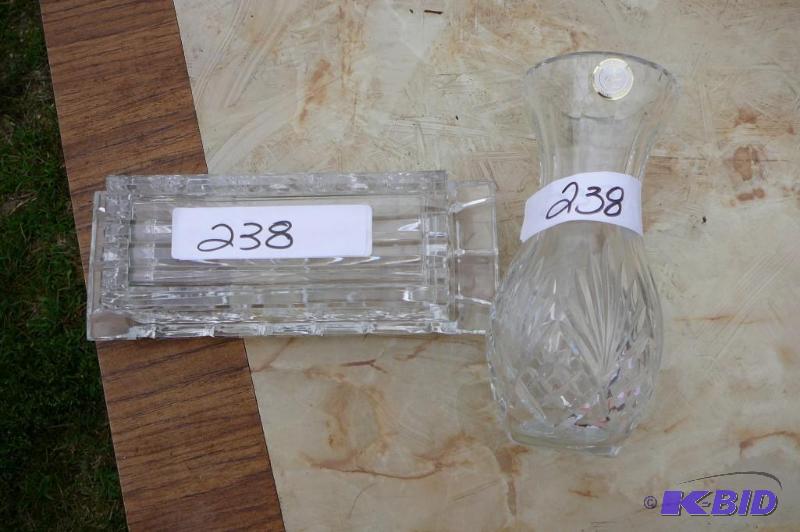lot 238 image: Herbergers Crystal Clear Vase & Butter Di...