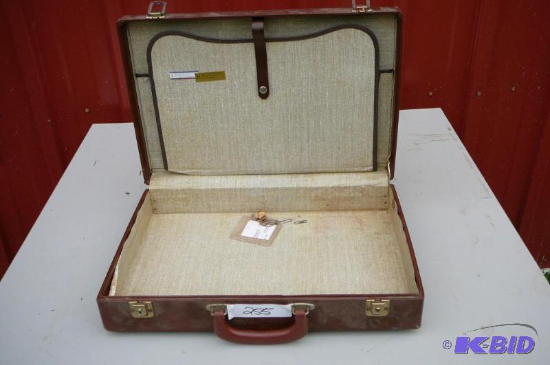 lot 255 image: Brief Case...