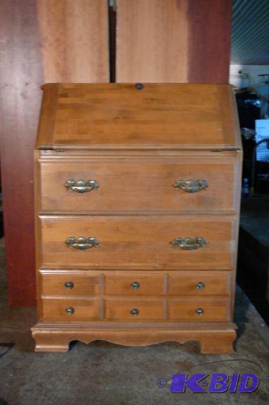 lot 290 image: Writing Desk 30" w x 40" t x 17&quo...