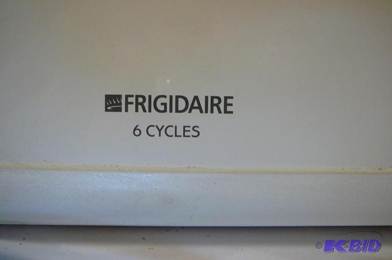 lot 296 image: Washing machine Frigidaire 6 cycles WORKS...