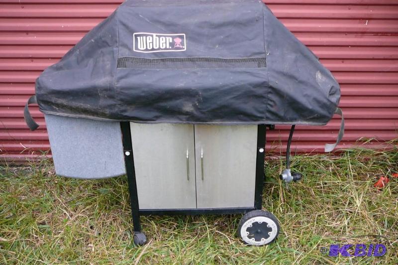 lot 304 image: Weber Gas Grill Gensis Silver with cover...
