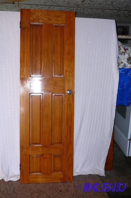 lot 332 image: Solid Oak Door 28 x 77...