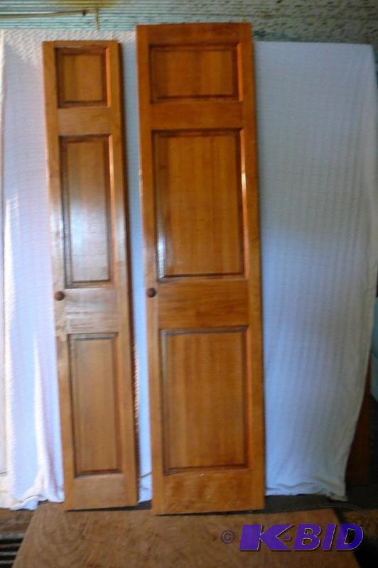 lot 335 image: Solid oak Bi-fold closet door set 11 12 x 72...