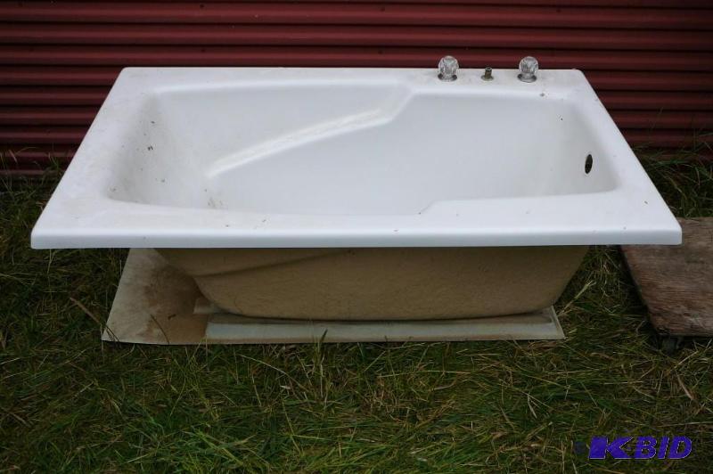 lot 342 image: Bath Tub...