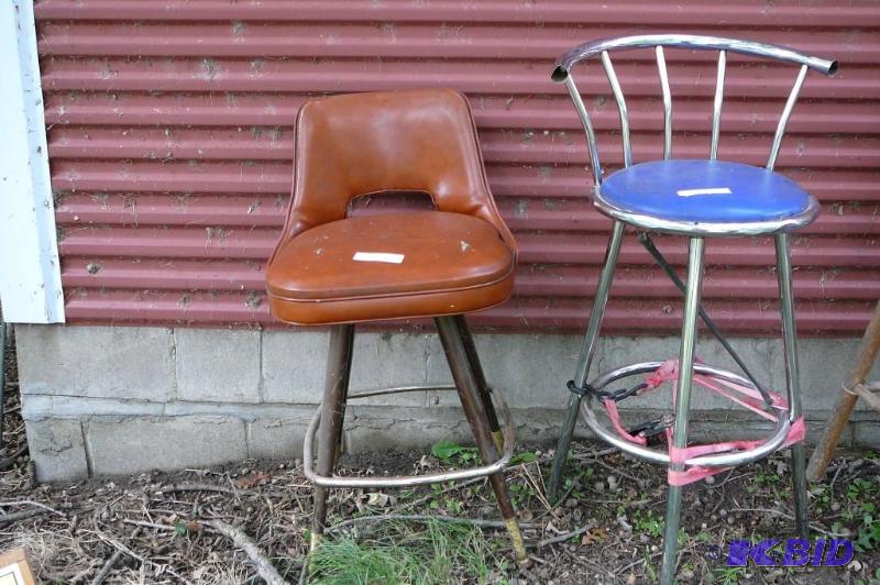 lot 372 image: Bar Stools 2 misc...