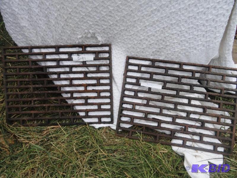 lot 391 image: Grill Grates...