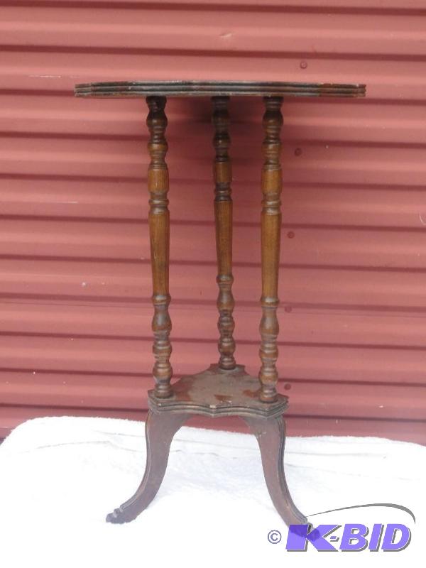 lot 394 image: Table 1 leg is broke...