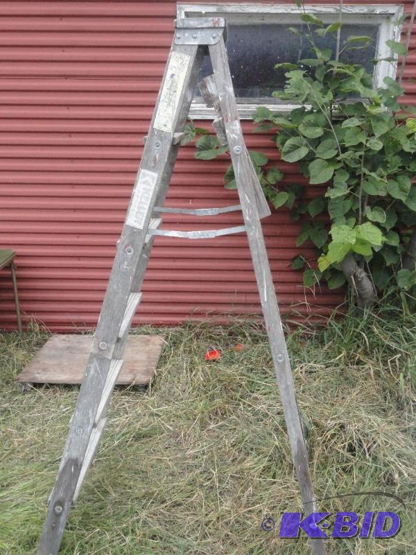 lot 397 image: Wooden 5 step ladder...