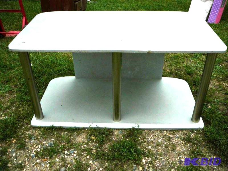 lot 409 image: Tv Stand...