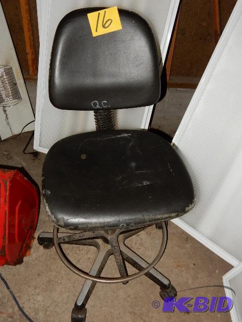lot 16 image: Vintage Office Chair