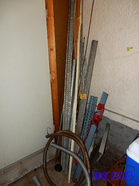 lot 52 image: Large lot of steel posts, etc
