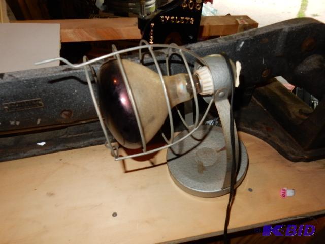 lot 57 image: Heat lamp