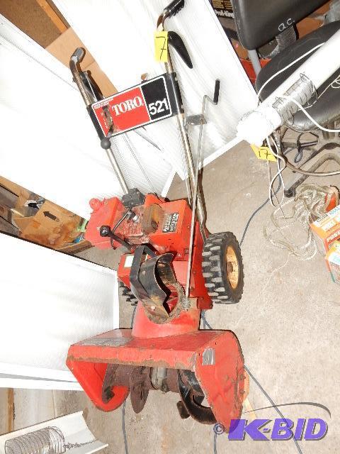 lot 7 image: TORO 521 Snow Blower