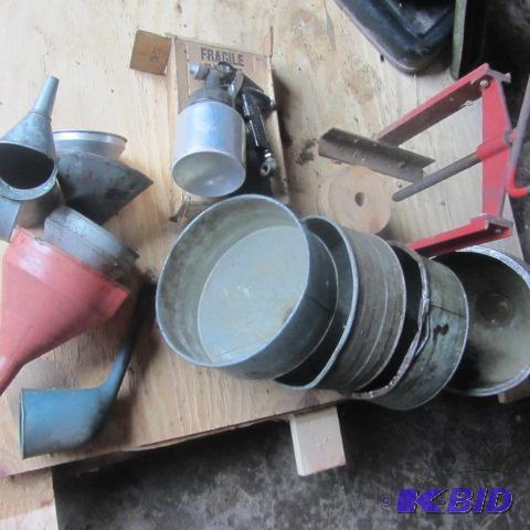 Paint Pot, Funnels