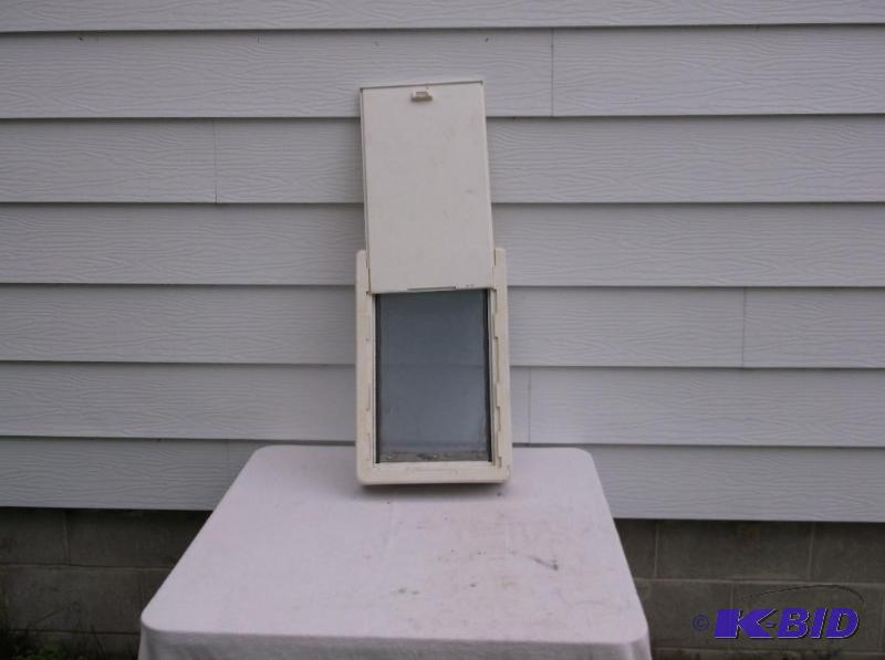 lot 109 image: Ruff weather pet door appears in good conditi...