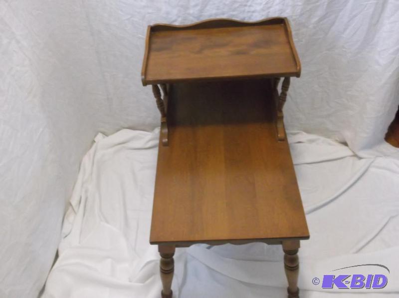 lot 11 image: Vintage solid wood end table measuring 15 12...