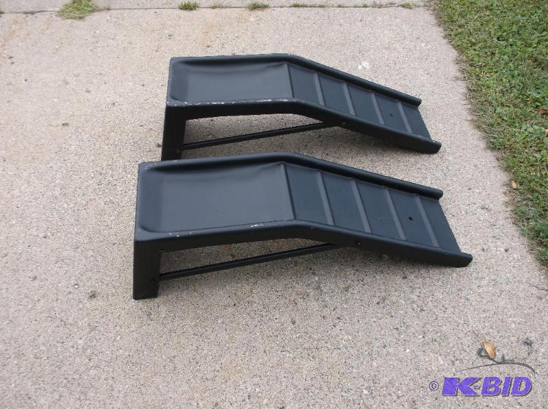 lot 115 image: Car ramps appear in great condition....