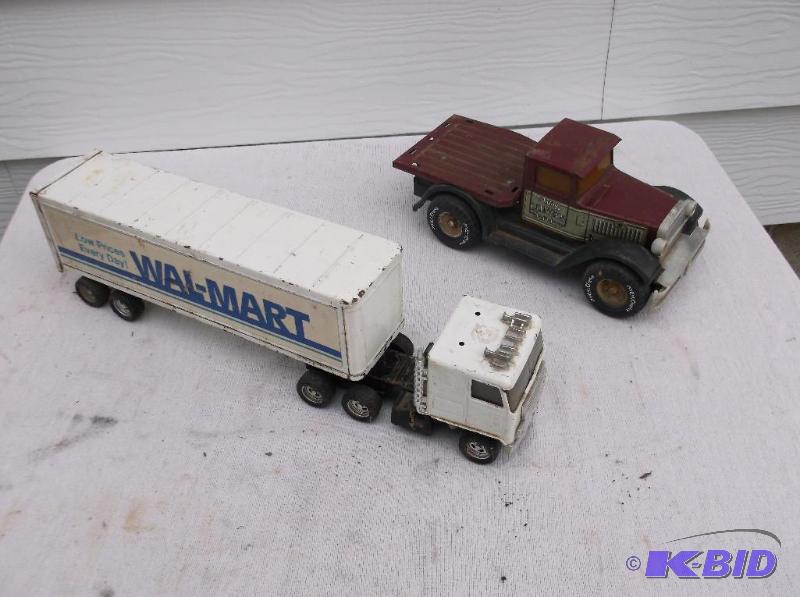 lot 121 image: Lot with 2 toy trucks....