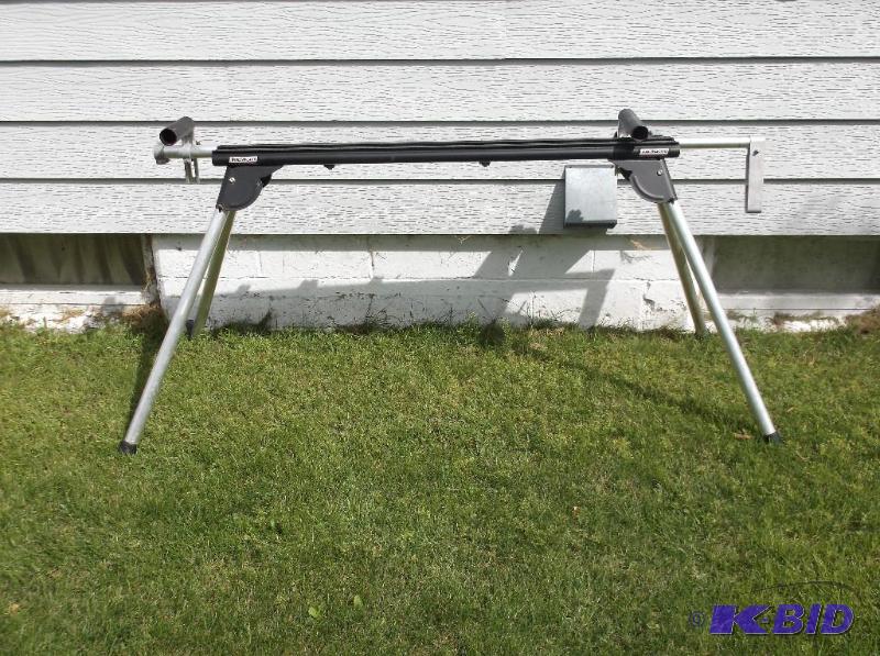 lot 129 image: Track Master saw stand appears in great shape...