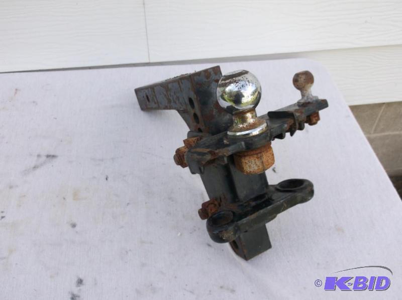 lot 131 image: Reese 2" hitch 10,000 lb. trailer weight...