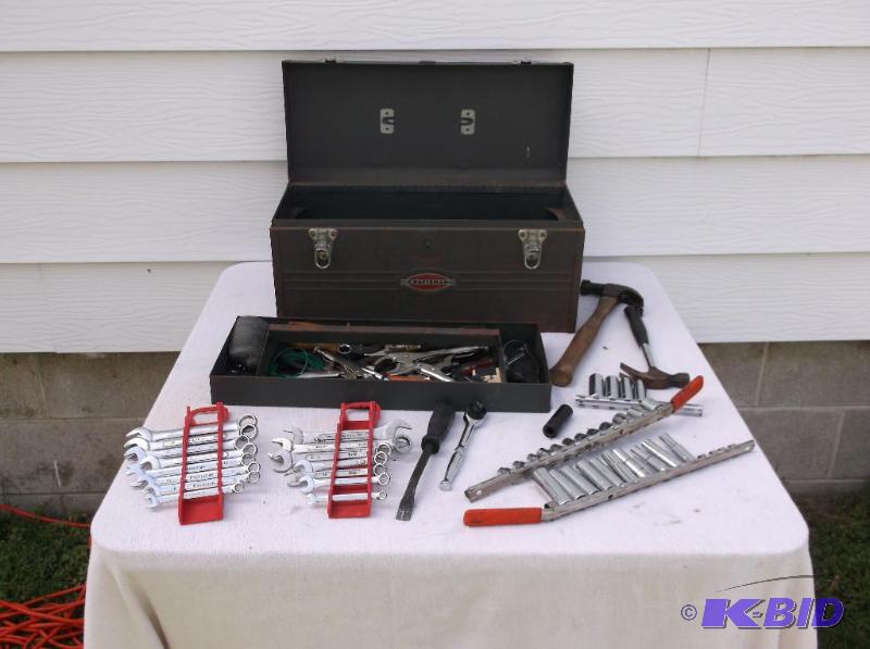 lot 134 image: Craftsmen tool box loaded with tools....