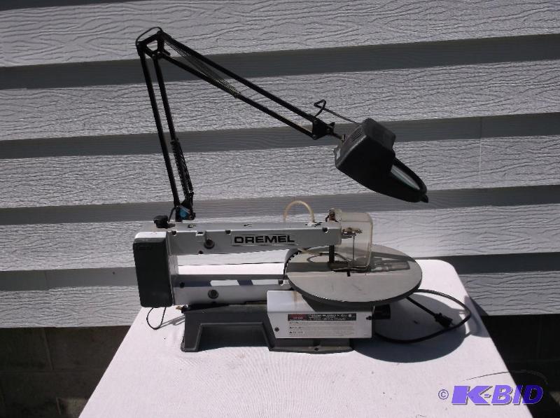 lot 138 image: Dremel scroll saw comes with work light &...