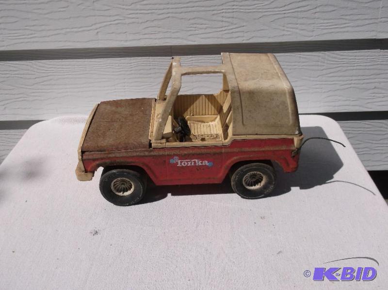 lot 140 image: Large vintage Tonka jeep has some rust still ...