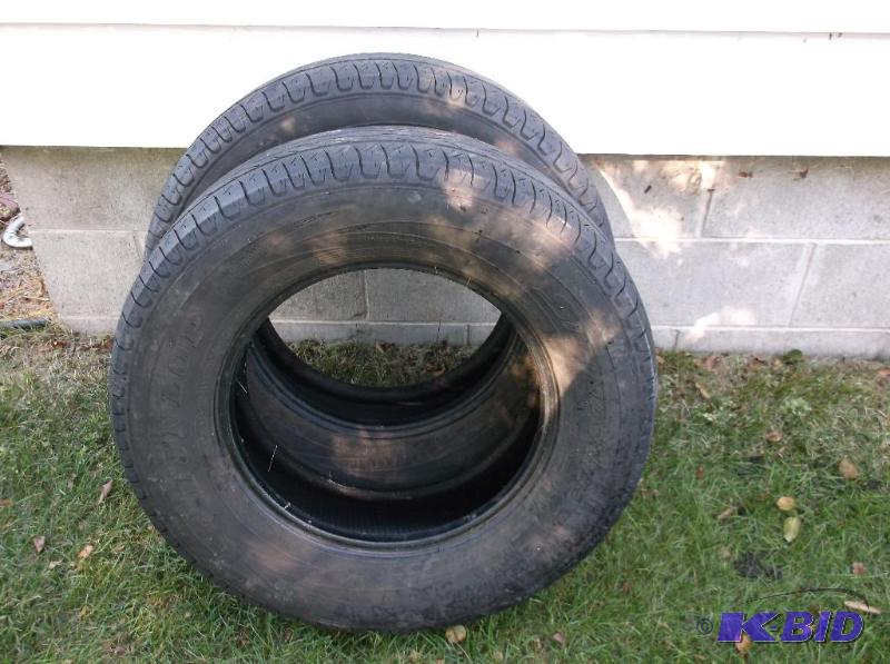 lot 142 image: 2 Dunlop Signature CS 22570R16 have some tre...