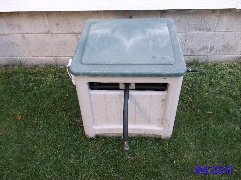 lot 146 image: Suncast garden hose real storage box with Sea...