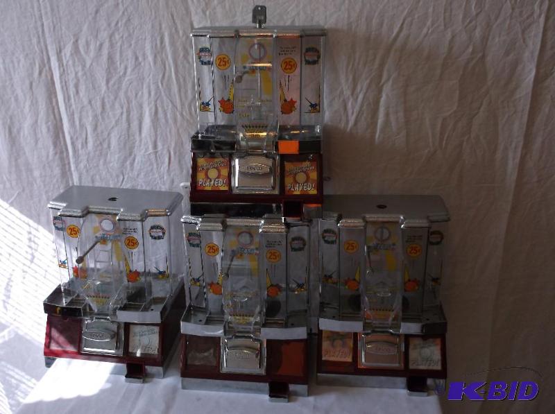 lot 158 image: Lot with 4-25 cent Shoot to thrill candy mach...