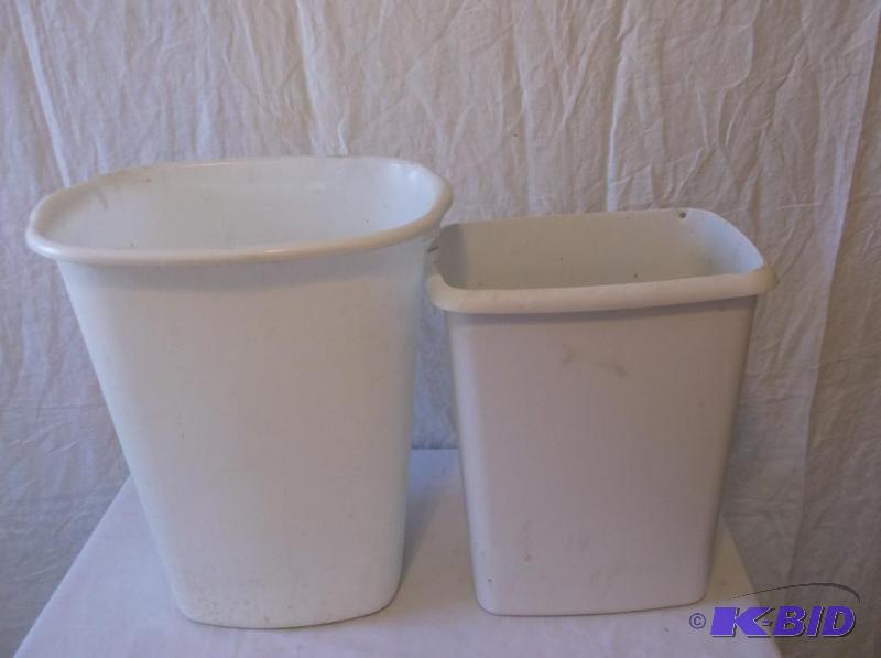 lot 164 image: Lot with 2 waste baskets appear in usable con...