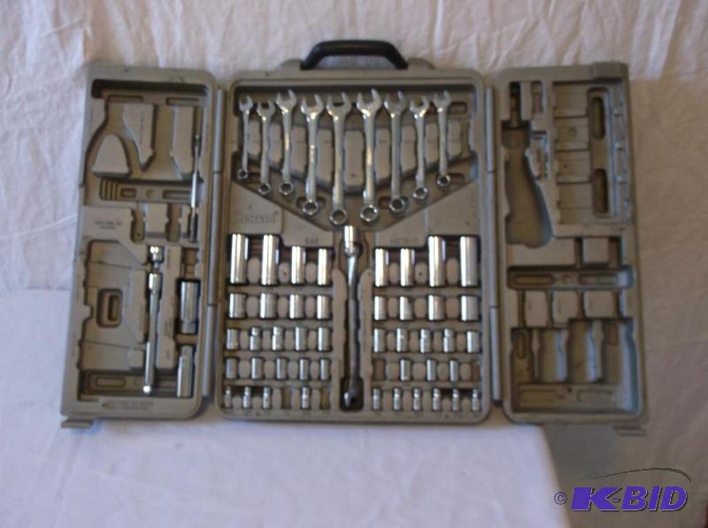 lot 166 image: Crescent tool set missing some pieces....
