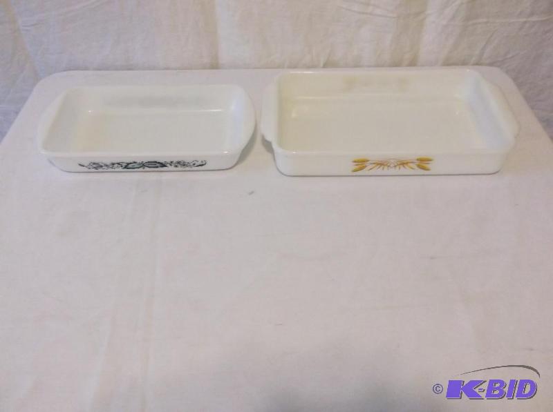 lot 172 image: Lot with two glass cake pans Fire King measur...
