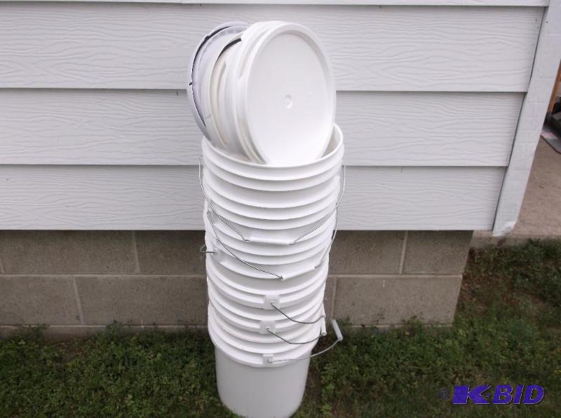 lot 184 image: 6-5 gallon food grade pails with lids....