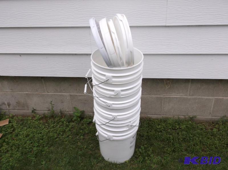 lot 185 image: 5-5 gallon food grade pails with lids....