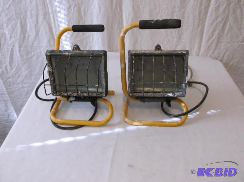 lot 68 image: Lot with 2 work lights both tested working....