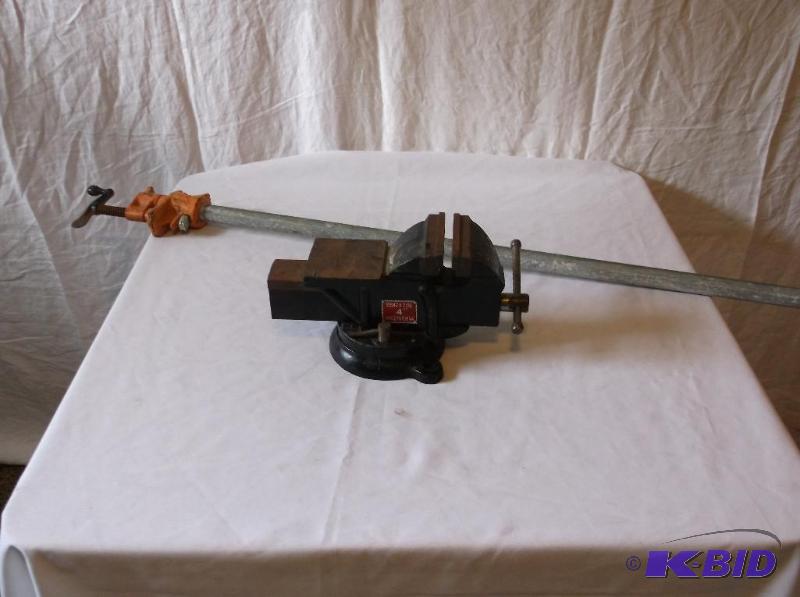 lot 70 image: 4" Bench vise & 4 Pony wood clamp b...