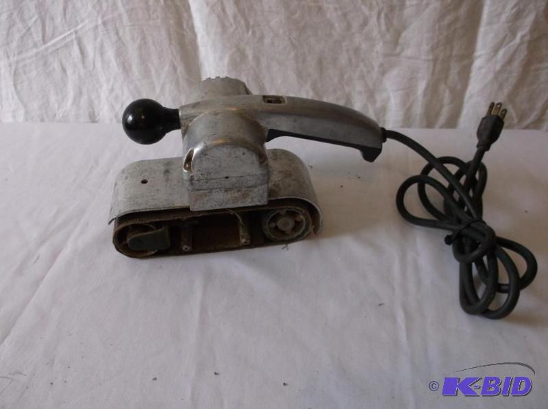 lot 74 image: Power Kraft 3" belt sander works....