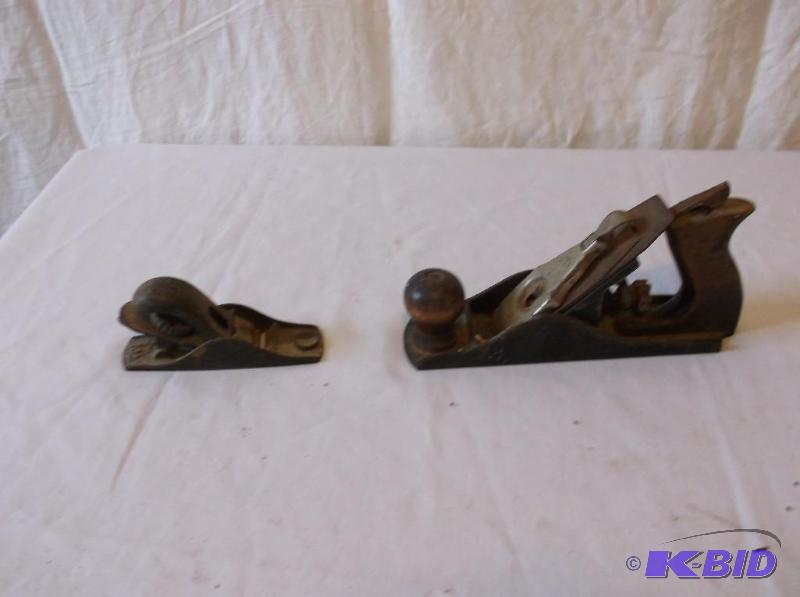 lot 79 image: Lot with 2 wood planes appear in good conditi...