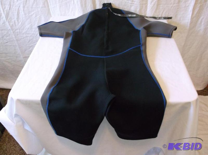 lot 82 image: Wetsuit XXL made in Thailand for Stearns Mfg....