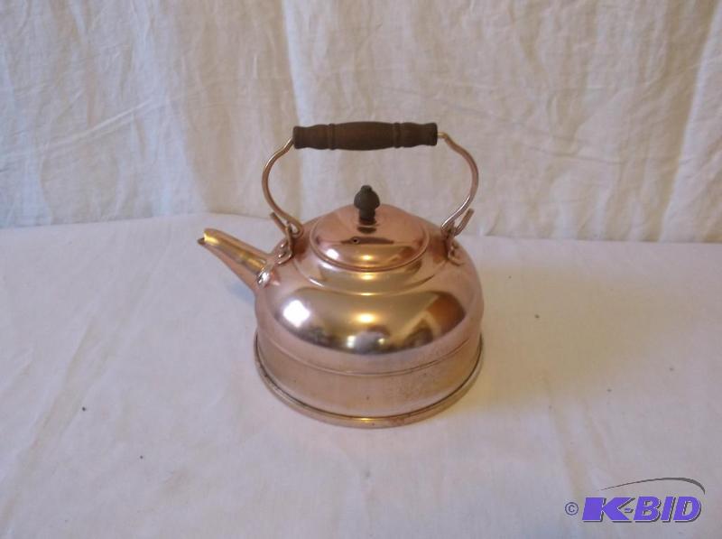 lot 87 image: Nice copper teapot appears in good condition....