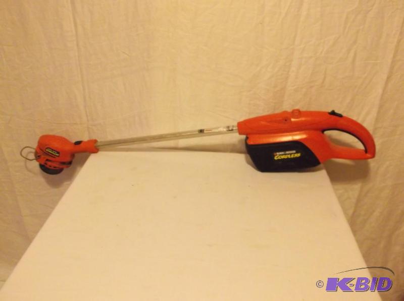 lot 98 image: Black & Decker cordless weed wipe no char...