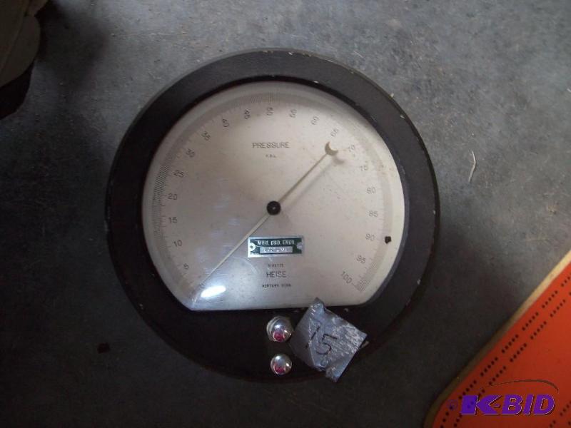 lot 15 image: Air Pressure Guage