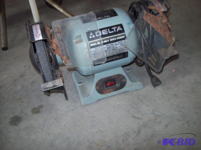 lot 26 image: Bench Grinder