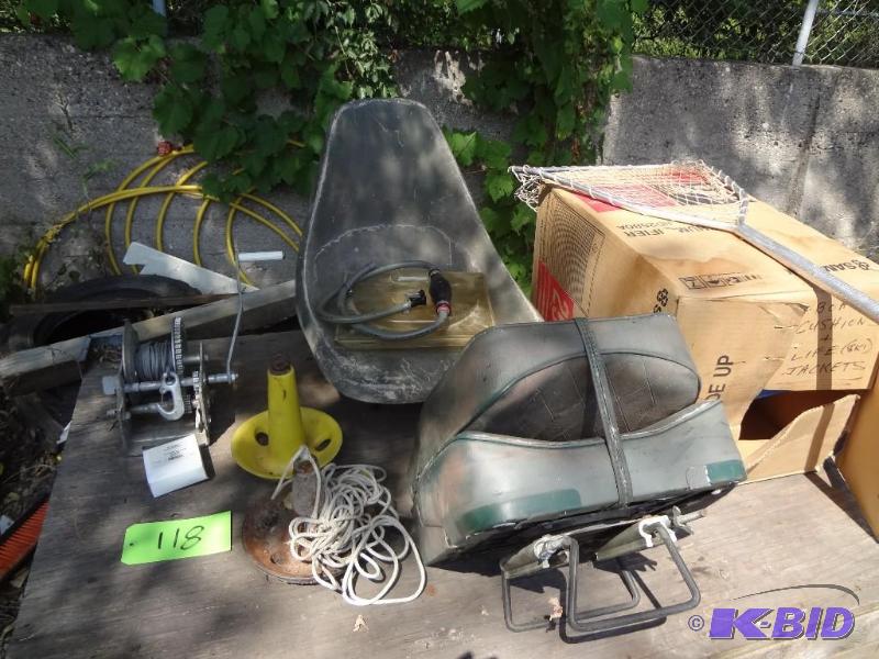 lot 118 image: Boat Stuff...