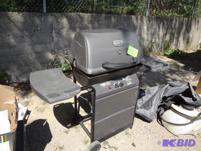 lot 122 image: Grill, Thermos Millennium, tools...