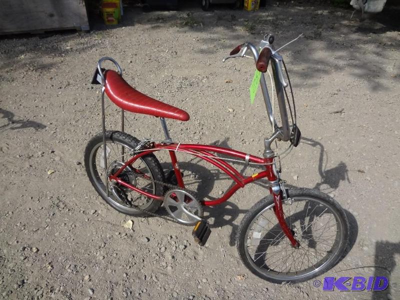 lot 132 image: 1960s Schwinn, real thing, very nice...