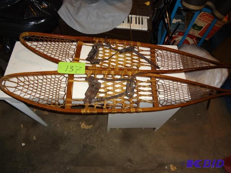 lot 137 image: Vintage Snow Shoes, Snowcraft, Real, Old, Gut...