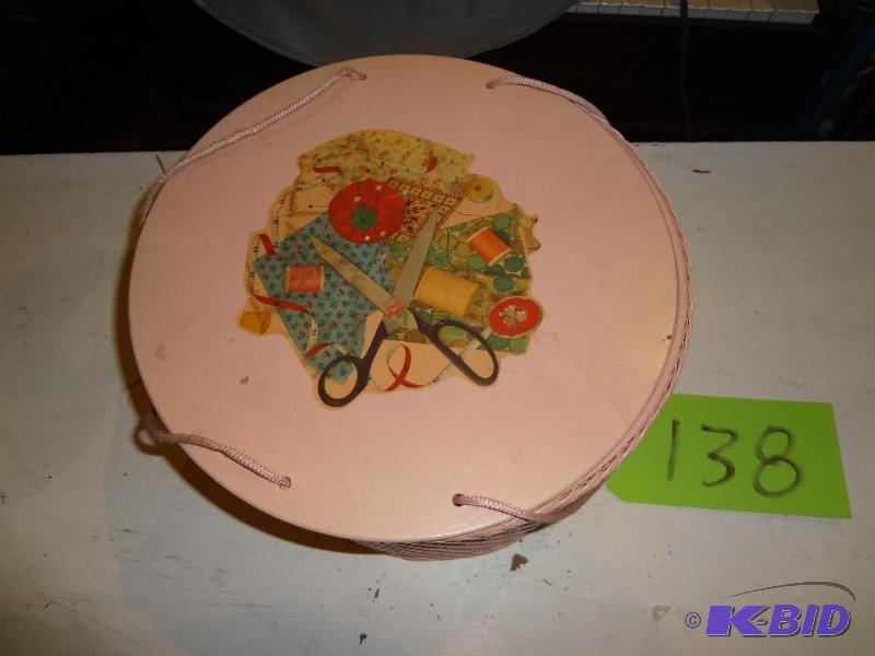 lot 138 image: Cute Vintage sewing Kit...