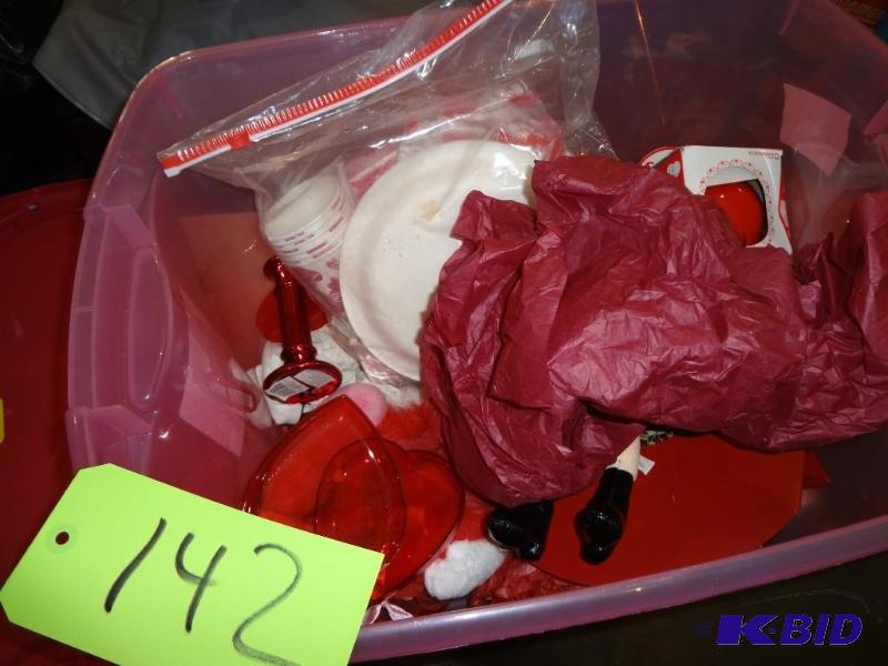 lot 142 image: Valentines Party Stuff...